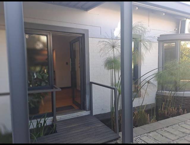 32M² OFFICE TO LET IN RAEDENE ESTATE